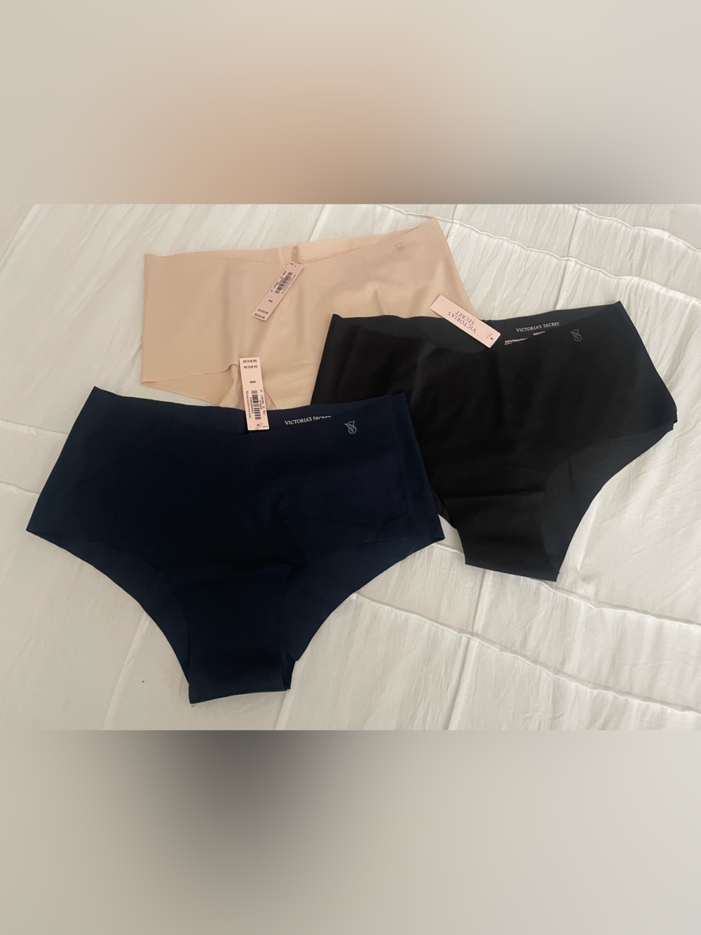 Victoria’s Secret no-show cheeky panty set of three M